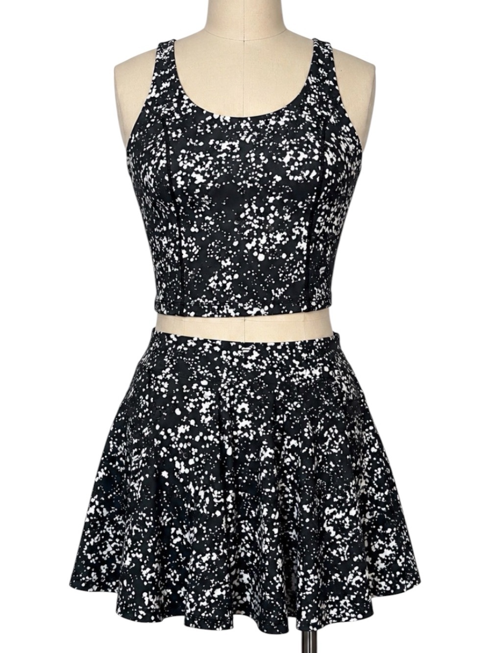 Fabletics XXS Splatter Shelf Bra Tank Skirt 2 Piece Set NWT